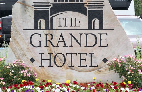 New Cumberland Hotel | Mountaineer Casino, Racetrack & Resort
