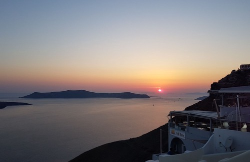 Fira Hotel | On the Cliff