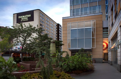 Downtown Minneapolis Hotel | DoubleTree Suites by Hilton Minneapolis Downtown