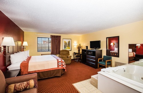 Southwest Area Hotel | Baymont by Wyndham Cedar Rapids
