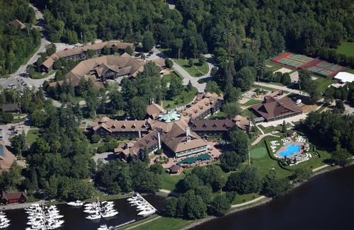Papineau Regional County Municipality Hotel | Fairmont le Chateau Montebello