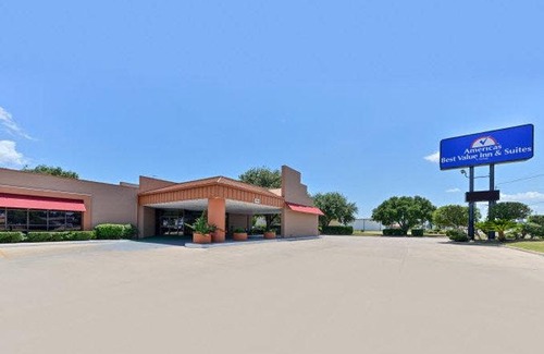 Victoria Hotel | Americas Best Value Inn and Suites Victoria