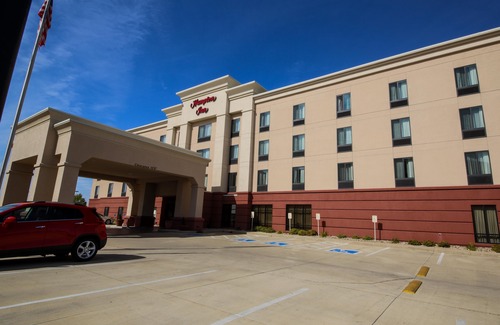 Waterloo Hotel | Hampton Inn Waterloo