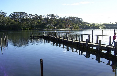 Lakes Entrance Hotel | Bellevue on The Lakes