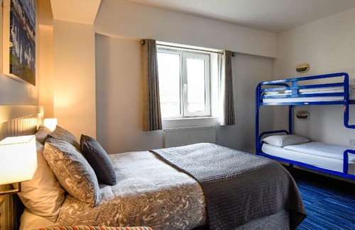 Galway City Centre Hotel | Kinlay House Eyre Square Hostel