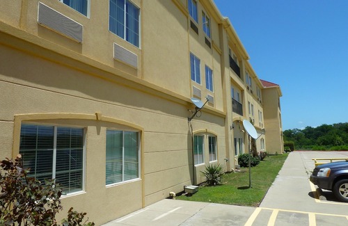 Gun Barrel City Hotel | Americas Best Value Inn & Suites Gun Barrel City