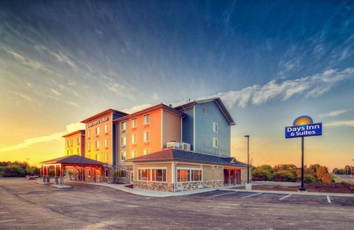 Lindsay Hotel | Days Inn & Suites by Wyndham Lindsay
