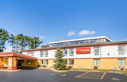 Stevens Point Hotel | Econo Lodge Inn & Suites Stevens Point