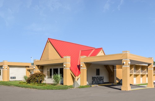 Binghamton Hotel | Econo Lodge Inn & Suites Binghamton