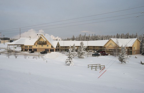 Hinton Hotel | Lakeview Inns & Suites - Hinton