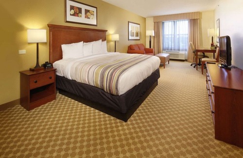 Village of Lakewood Hotel | Country Inn & Suites by Radisson, Crystal Lake, IL