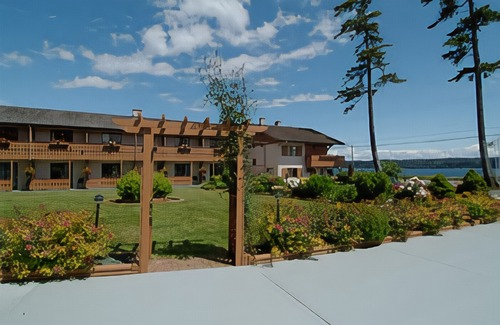 Campbell River Hotel | Ramada by Wyndham Campbell River