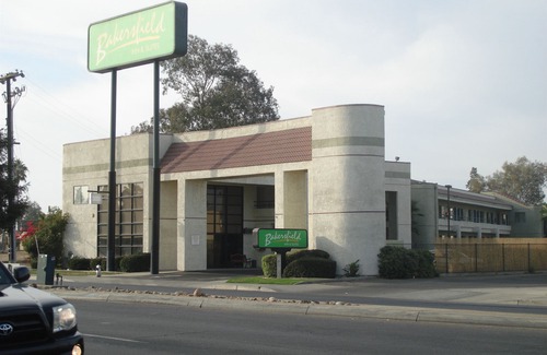 Pumpkin Center Hotel | Bakersfield Inn & Suites