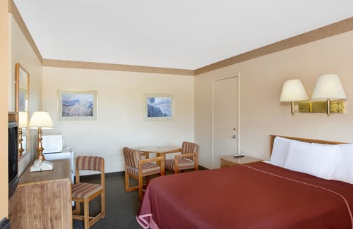 Brigham City Hotel | Howard Johnson by Wyndham Brigham City