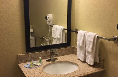 Waverly Hotel | Cobblestone Inn & Suites - Waverly