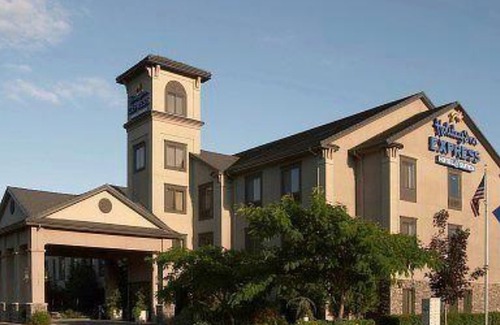 Pleasant Valley Hotel | Holiday Inn Express Vancouver North, an Ihg Hotel
