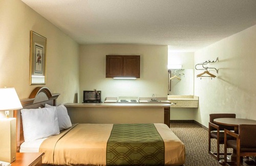 Lugoff Hotel | Econo Lodge Inn & Suites