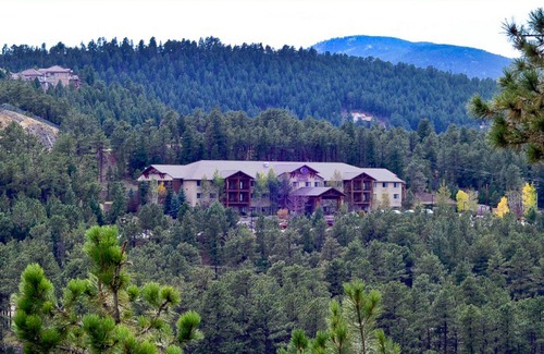 North Central Evergreen Hotel | Comfort Suites Golden West on Evergreen Parkway