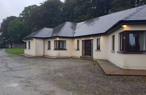 Fermoy Hotel | Moorepark West House