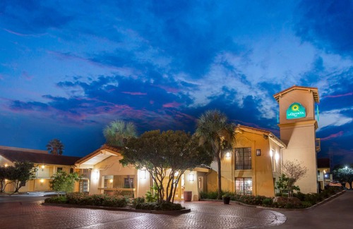 Downtown San Antonio Hotel | La Quinta Inn by Wyndham San Antonio Market Square