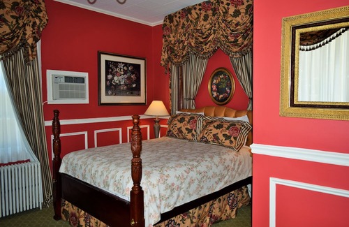 Top of the Hill Hotel | Bellevue Manor