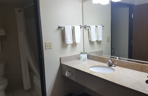 Muscatine Hotel | AmericInn by Wyndham Muscatine