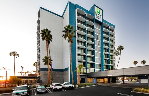 Lyon Street Hotel | Holiday Inn Express and Suites Santa Ana - Orange County, an Ihg Hotel