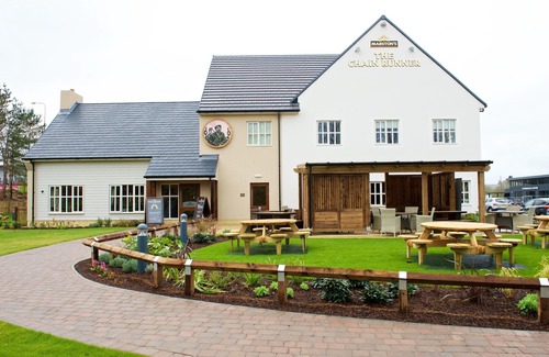 Livingston Hotel | Chain Runner, Livingston by Marston's Inns