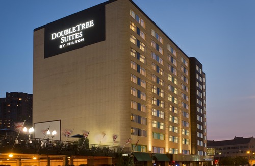 Downtown Minneapolis Hotel | DoubleTree Suites by Hilton Minneapolis Downtown