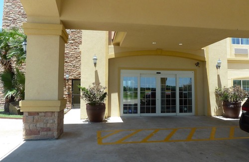 Gun Barrel City Hotel | Americas Best Value Inn & Suites Gun Barrel City