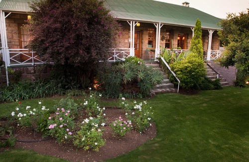 Emgwenya Hotel | Shamrock Arms Guest Lodge
