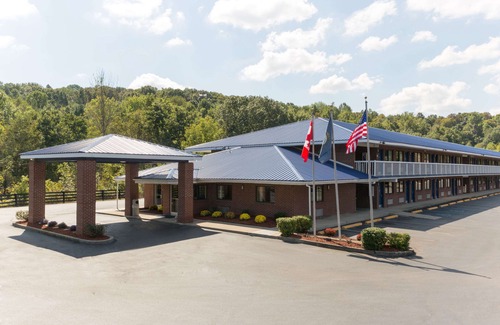 Mount Vernon Hotel | Days Inn by Wyndham Renfro Valley Mount Vernon