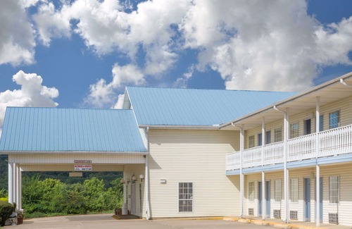 Hardy Hotel | Days Inn by Wyndham Hardy