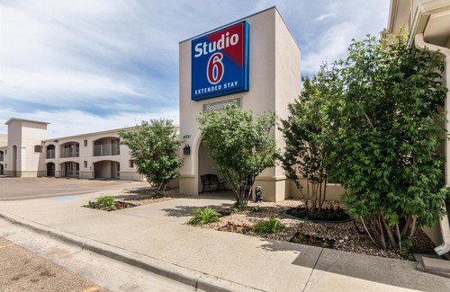 Lubbock Hotel | Days Inn & Suites by Wyndham Lubbock Medical Center