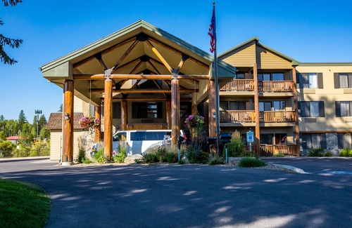 Whitefish Hotel | The Pine Lodge On Whitefish River, Ascend Hotel Collection