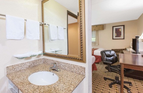 Madison Heights Hotel | Days Inn & Suites by Wyndham Madison Heights MI