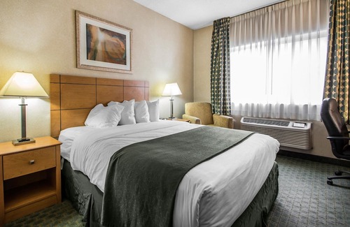 Dubuque Hotel | Quality Inn Dubuque on Hwy 20