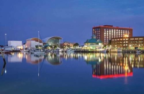 Victoria Boulevard Historic District Hotel | The Landing at Hampton Marina, Tapestry Collection by Hilton