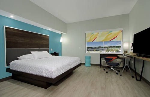 Bryan Hotel | Tru by Hilton Bryan College Station