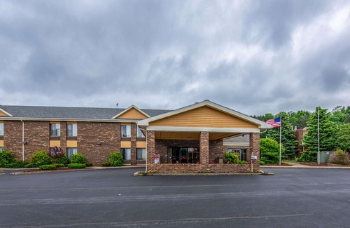 Tully Hotel | Quality Inn Tully I-81