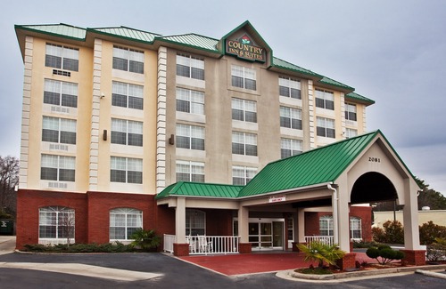 Northlake Hotel | Days Inn & Suites by Wyndham Tucker/Northlake