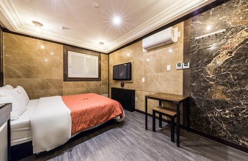 Dongseon-dong Hotel | Sungshin University Station Pav