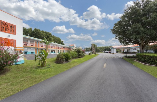 Fellowship Hotel | Howard Johnson by Wyndham Ocala FL