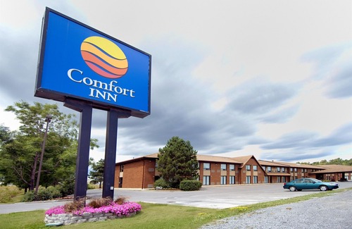 Kingston Hotel | Comfort Inn Highway 401