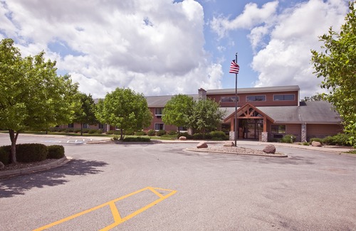 Hampton Hotel | AmericInn by Wyndham Hampton