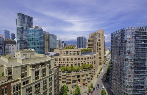 Yaletown Hotel | Rosedale on Robson Suite Hotel