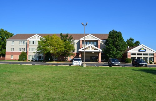 Monona Hotel | Days Inn & Suites by Wyndham Madison