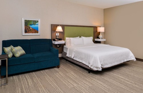Carter Lake Hotel | Hampton Inn by Hilton Omaha Airport, Ia
