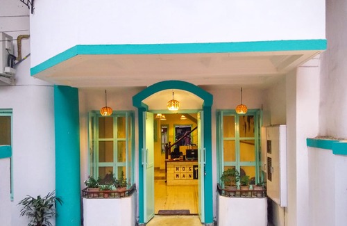 Andheri West Hotel | Hostel Mantra