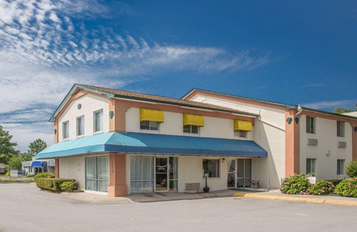 Havelock Hotel | Econo Lodge Cherry Point